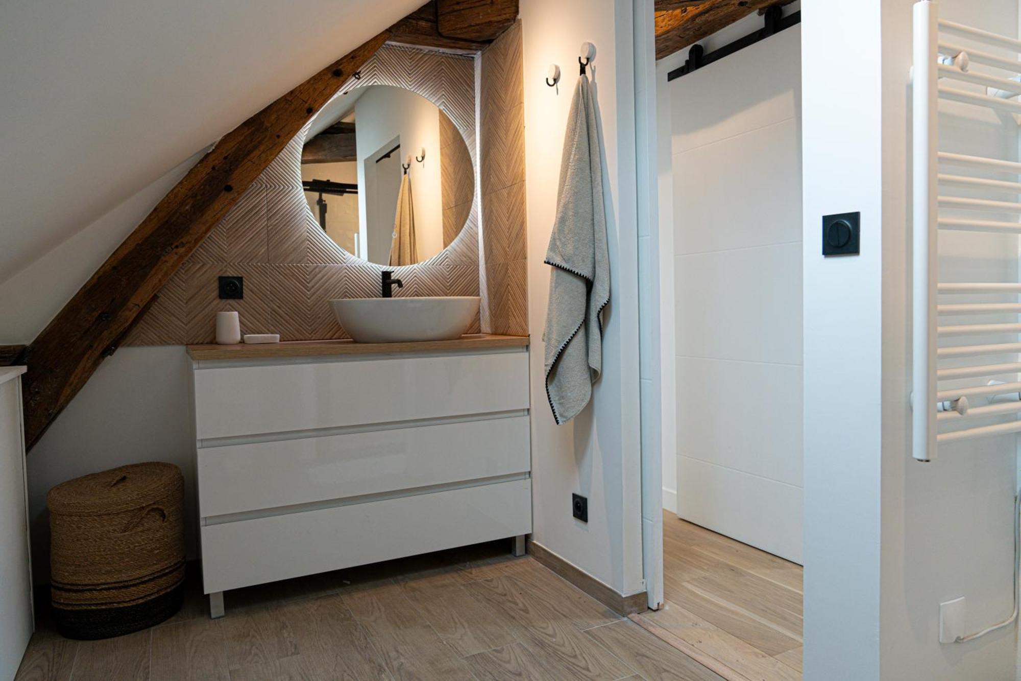 Velvet - Best Keys - Maison Duplex Elegante - Plein Centre Ville - Deco Minimaliste & Cosy - Literie Haut De Gamme - 2 Chambres Separees - Lit Queen Size & 1 Canape Convertible - Smart Tv - Wifi Fibre - Check-In Autonome Sens Luaran gambar