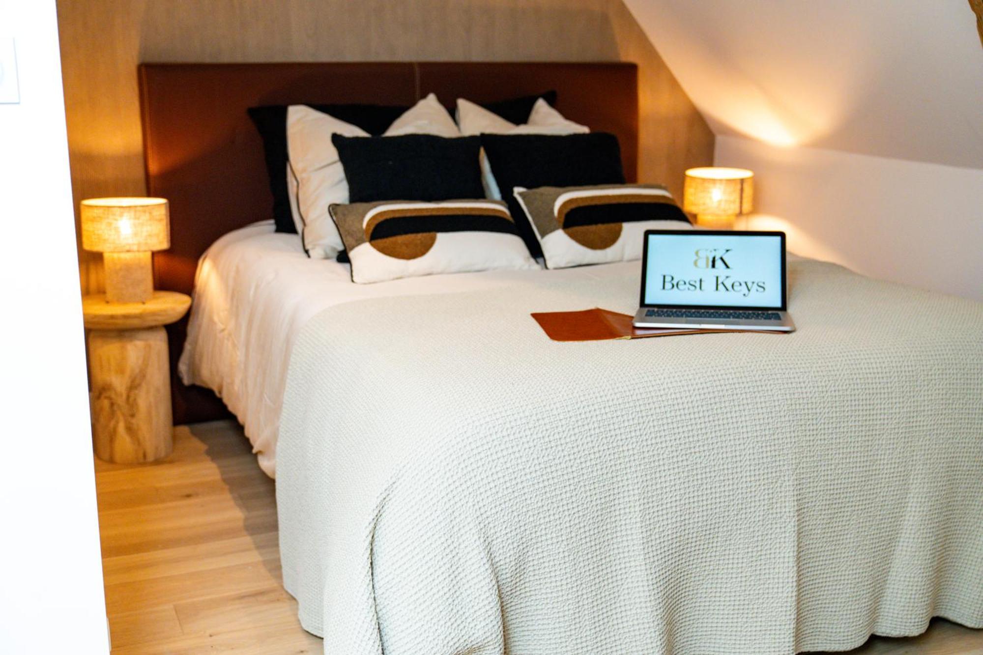 Velvet - Best Keys - Maison Duplex Elegante - Plein Centre Ville - Deco Minimaliste & Cosy - Literie Haut De Gamme - 2 Chambres Separees - Lit Queen Size & 1 Canape Convertible - Smart Tv - Wifi Fibre - Check-In Autonome Sens Luaran gambar