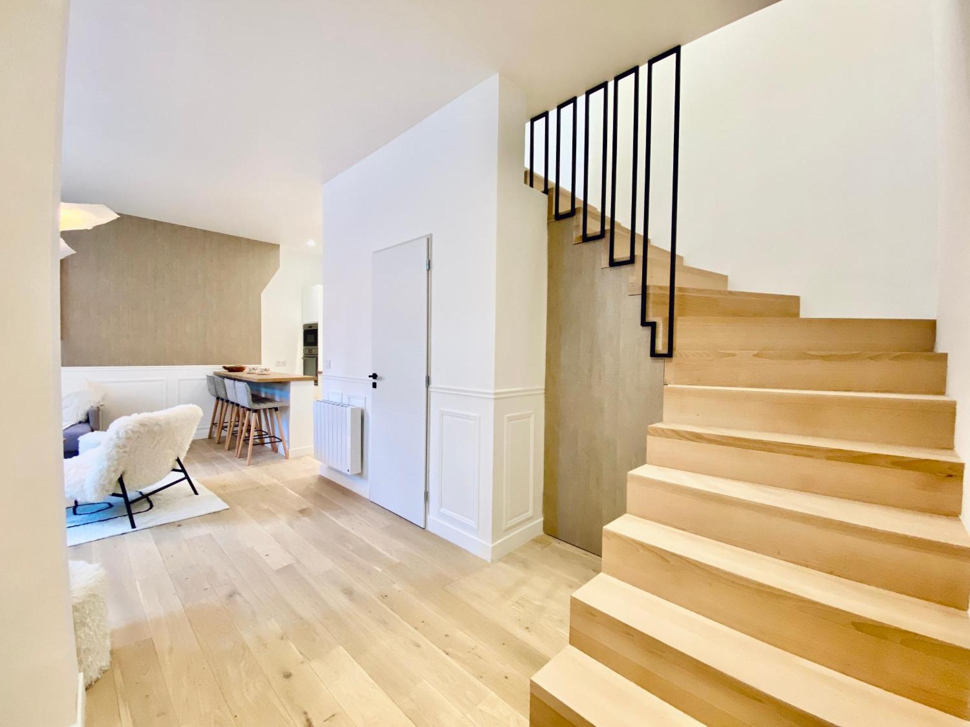 Velvet - Best Keys - Maison Duplex Elegante - Plein Centre Ville - Deco Minimaliste & Cosy - Literie Haut De Gamme - 2 Chambres Separees - Lit Queen Size & 1 Canape Convertible - Smart Tv - Wifi Fibre - Check-In Autonome Sens Luaran gambar